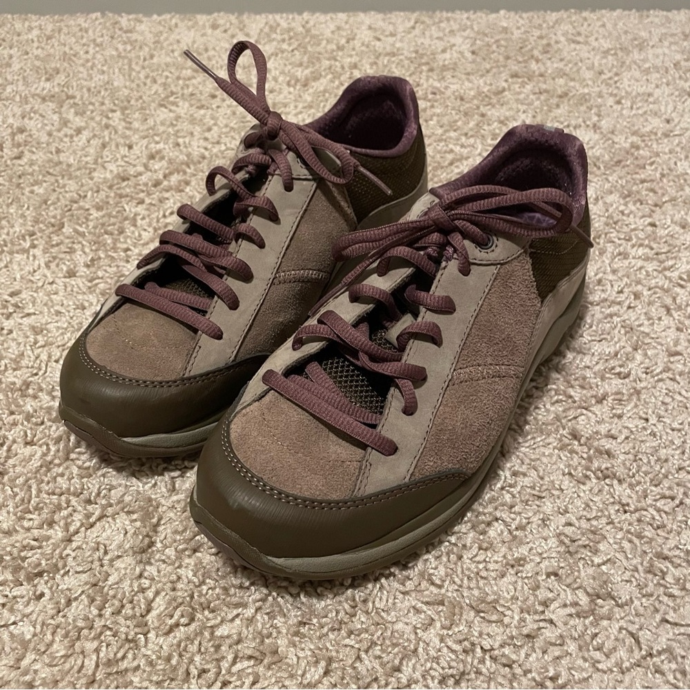 Dansko Women’s Sneakers size 39 EUC